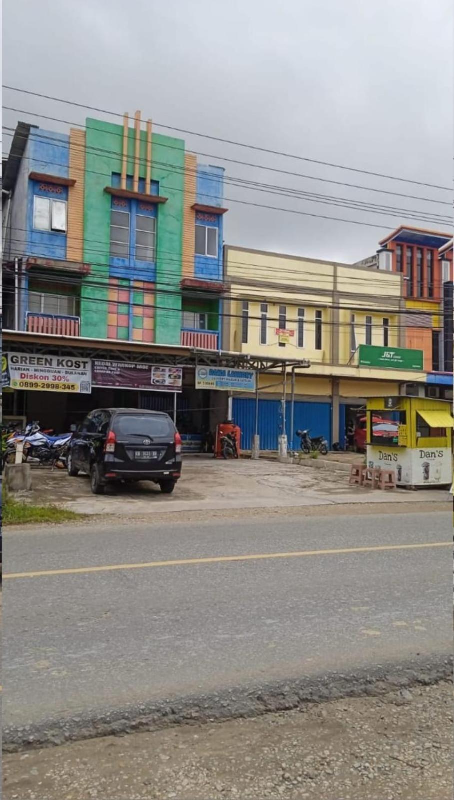 Хостел Greenkost Sintang Экстерьер фото