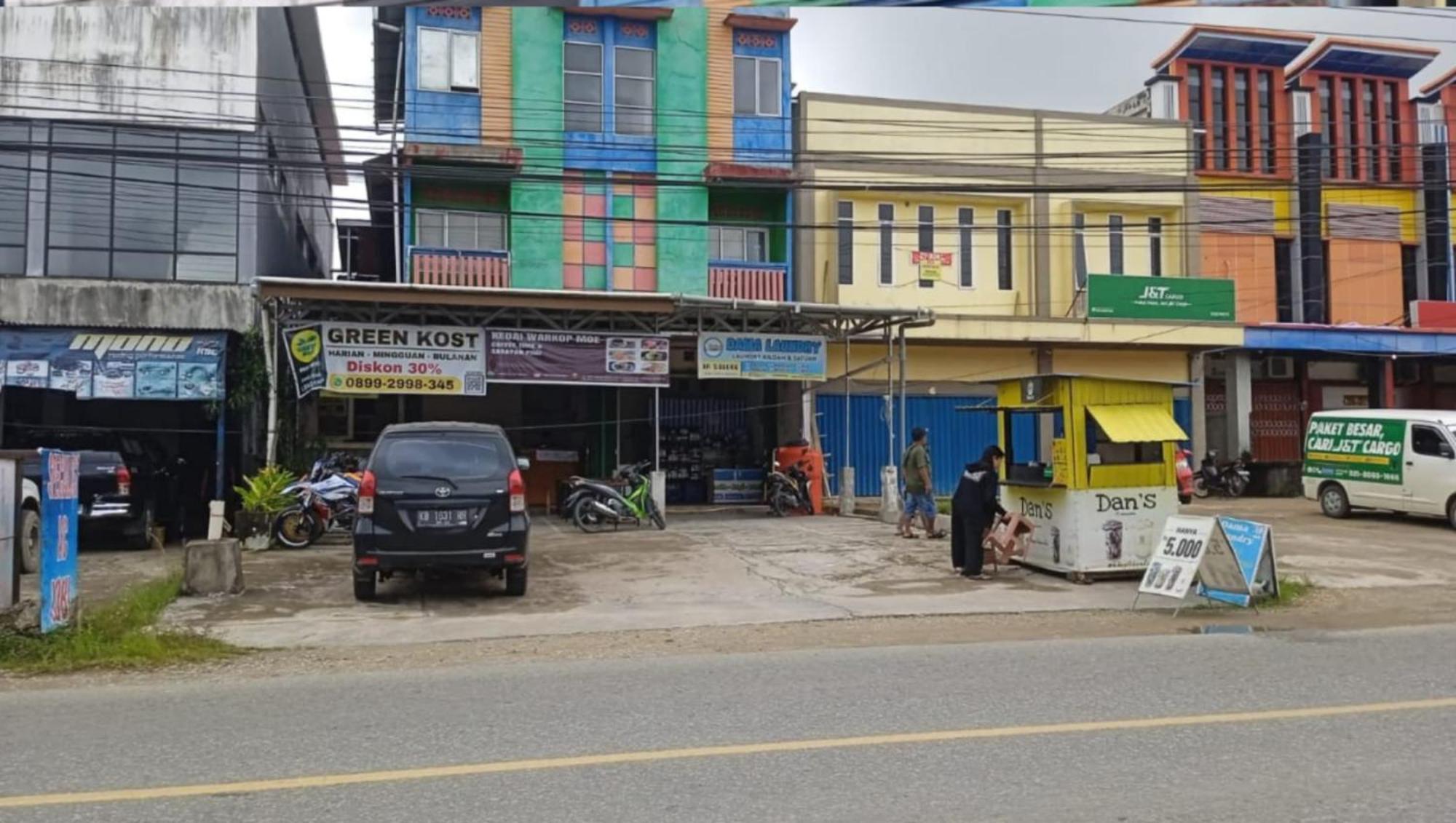 Хостел Greenkost Sintang Экстерьер фото