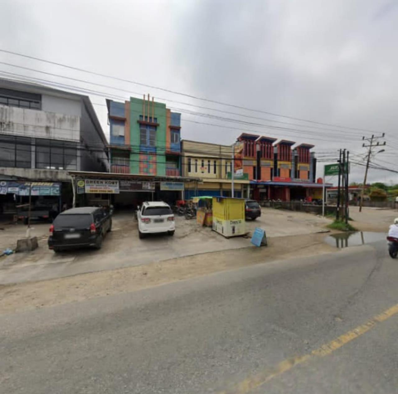 Хостел Greenkost Sintang Экстерьер фото